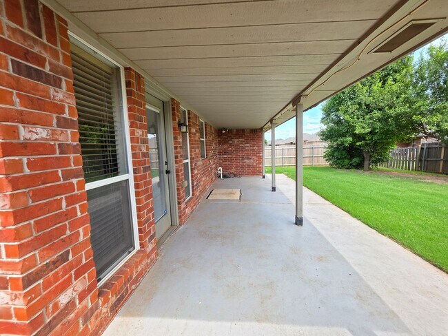 Building Photo - Great Home in Edmond School District + Ref...