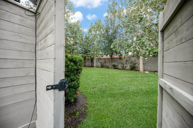 Building Photo - 5410 Alder Cir