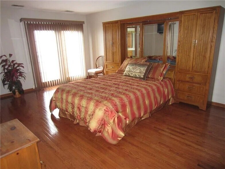 Building Photo - 3304 Baer Beach Rd