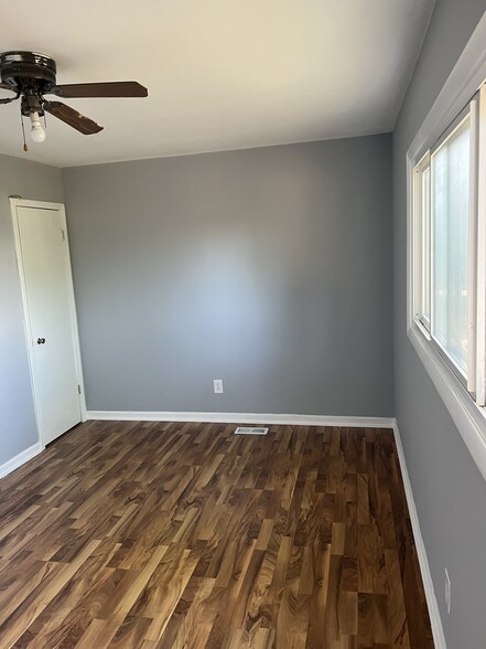 Bedroom 2 upstairs - 618 E 39th Ln