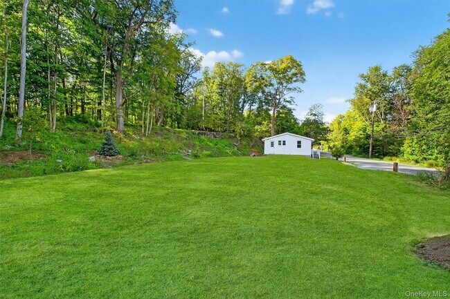 Building Photo - 2091 Maple Ave