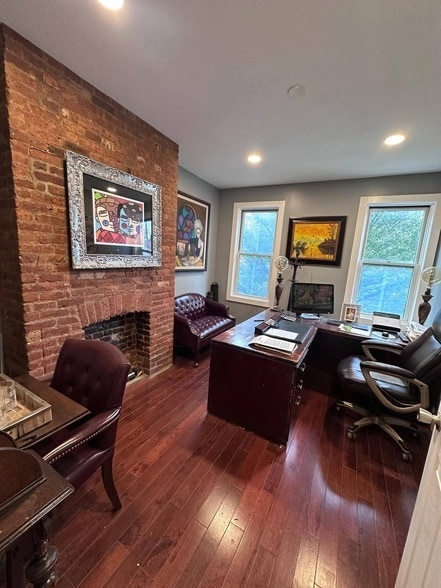 Building Photo - 387 Van Brunt St