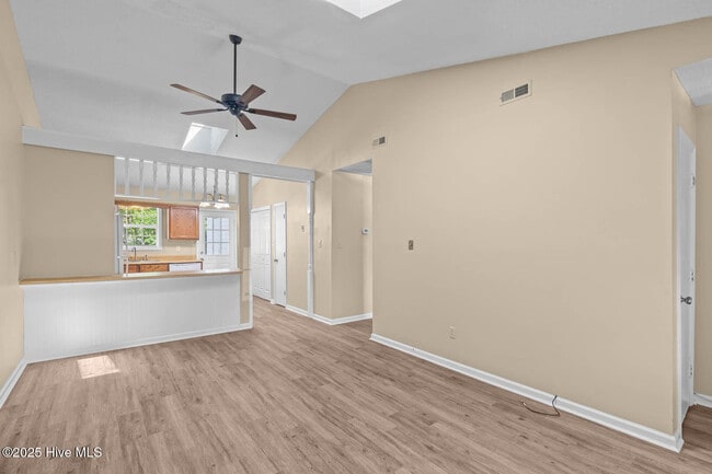 Building Photo - 141 Pine Crest Dr