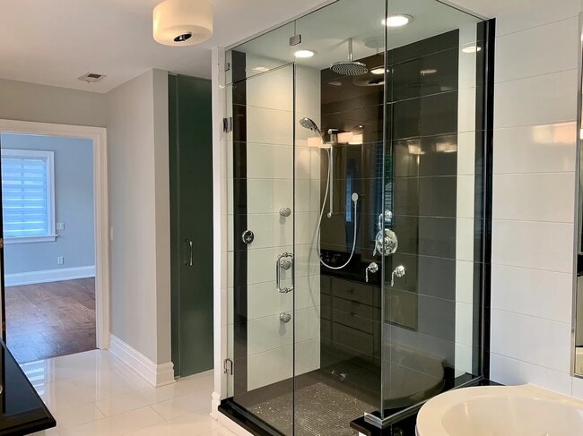 Building Photo - 131 Montgomery Ln