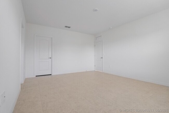 Building Photo - 2061 SE Mantua St