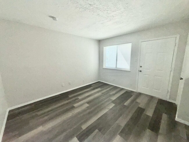 Building Photo - $100 OFF First Month’s Rent!LIMITED-TIME O...