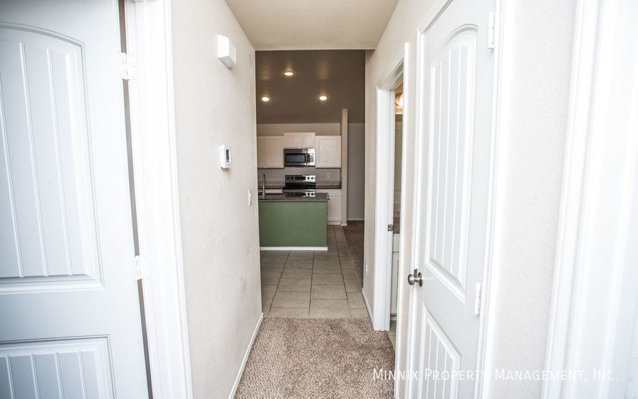 Building Photo - 14211 Vernon Ave