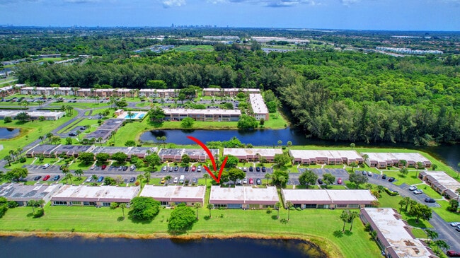 Building Photo - 219 Lake Meryl Dr