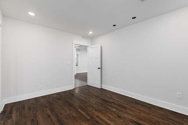 Building Photo - 1620 14th Ave N