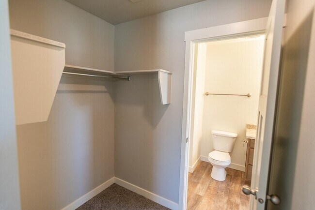 Building Photo - Beautiful Bridgestone Crossing Townhome