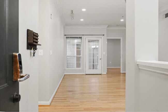 Building Photo - 4850 Eisenhower Ave