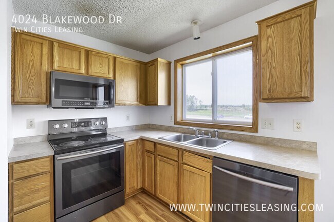 Building Photo - 4024 Blakewood Dr