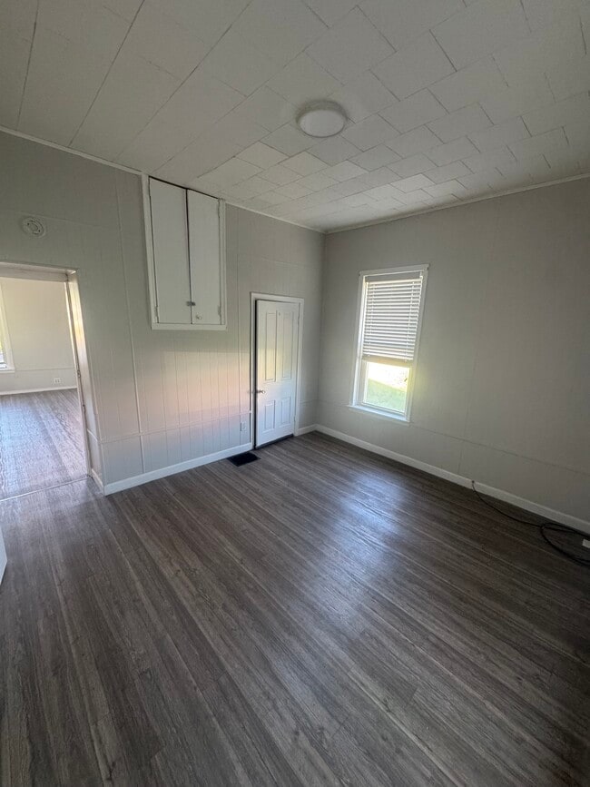 Building Photo - 410 E Winona Ave