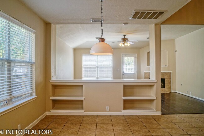 Building Photo - 2819 Foster Hill Dr