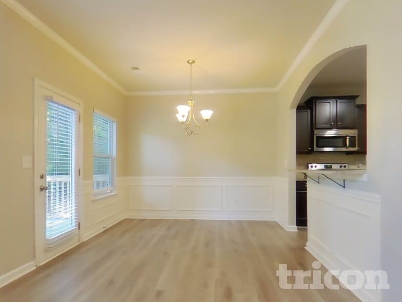 Building Photo - 4459 Ravenwood Dr