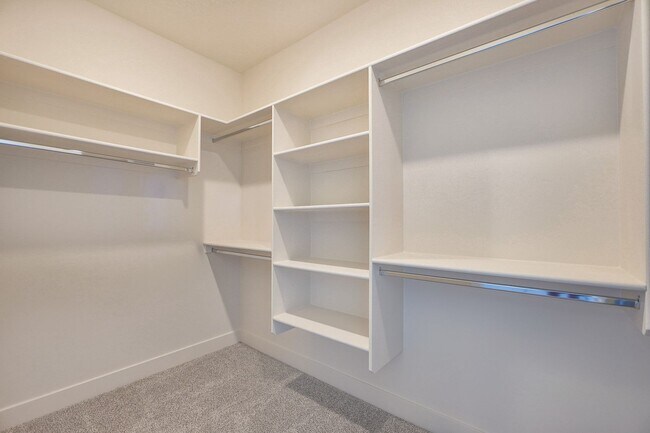 Building Photo - Crimson Park Town Home.