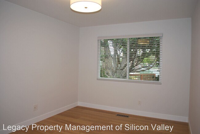 Building Photo - 4 br, 2 bath House - 1367 Bobolink Circle,