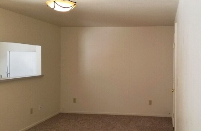 Building Photo - Town Home For Rent in Carson City