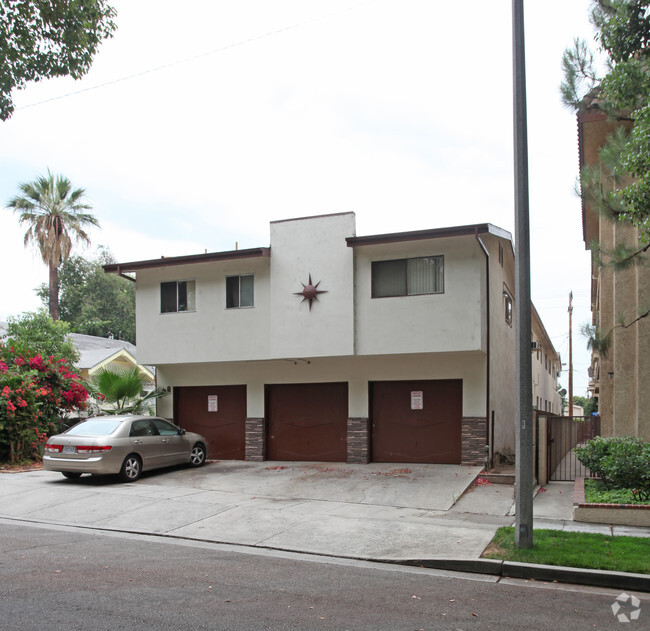 Building Photo - 328 E Tujunga Ave