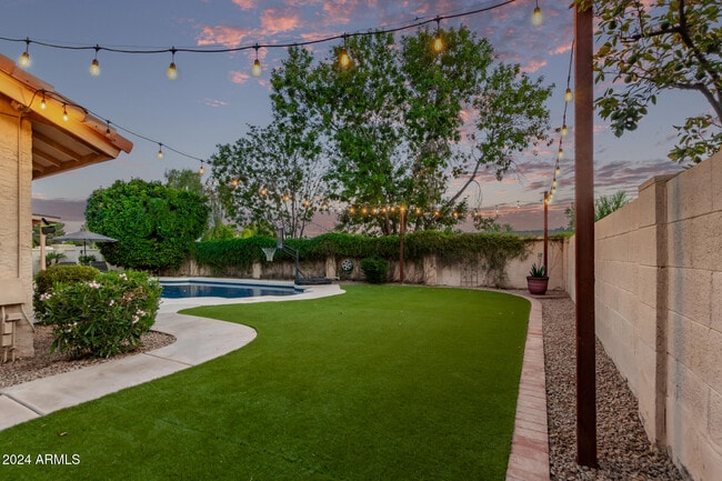 Building Photo - 2555 N Tamarisk St
