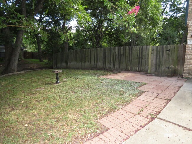 Building Photo - 2308 Darwin Cir