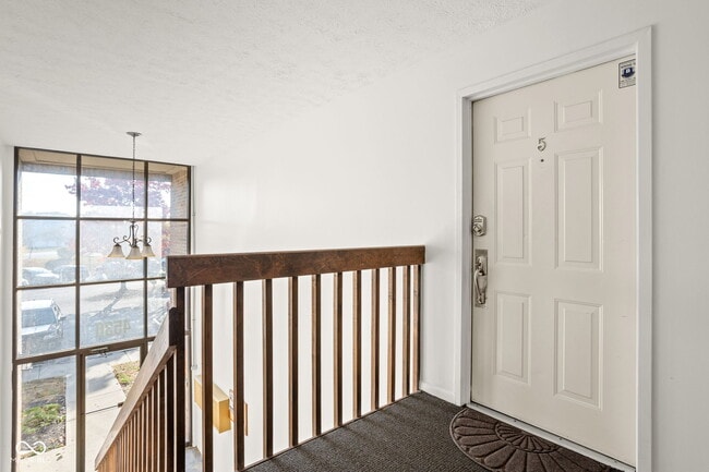 Building Photo - 4530 Village Ct