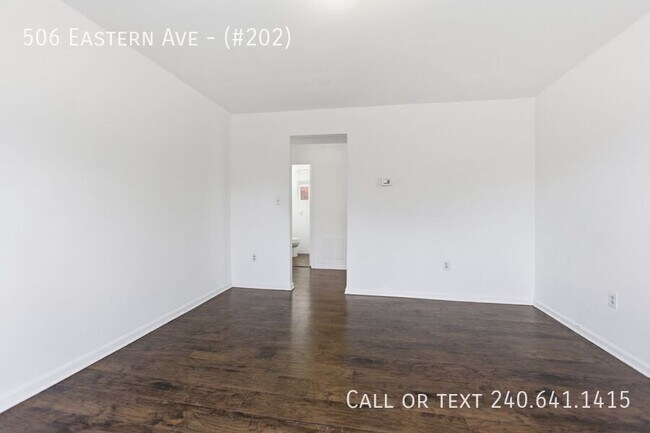 Building Photo - 506 Eastern Ave NE