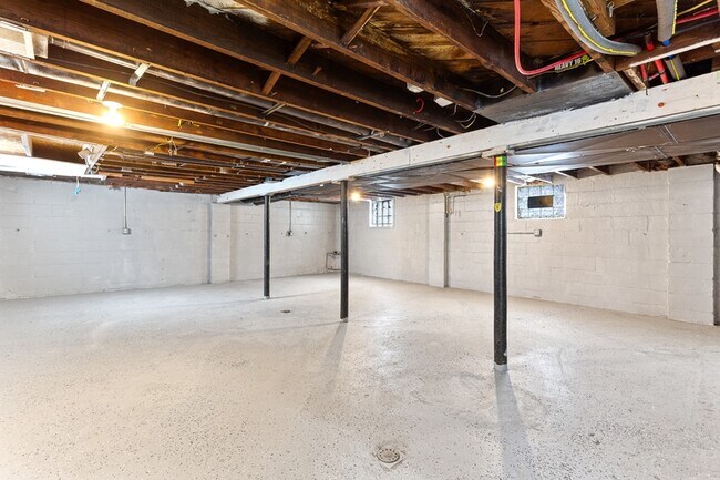 Building Photo - 7645 Fisher Ave