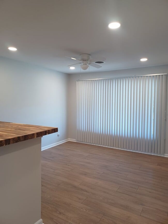 Building Photo - Welcome to this beautiful 4-bedroom, 2-bathroom home located in the desirable Virginia Beach, VA