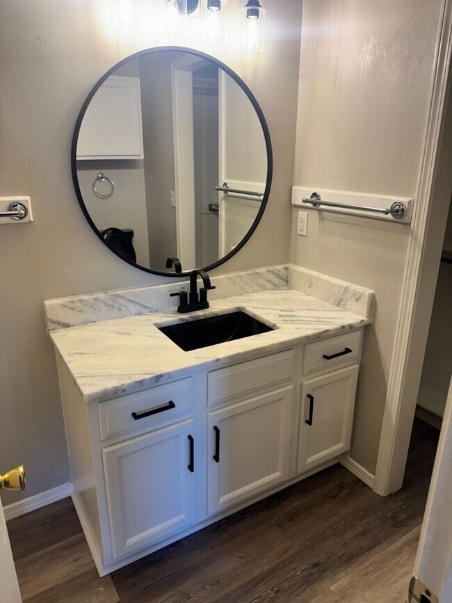 Building Photo - Move in Ready! - Charming Owasso Home in Quiet Cul-De-Sac
