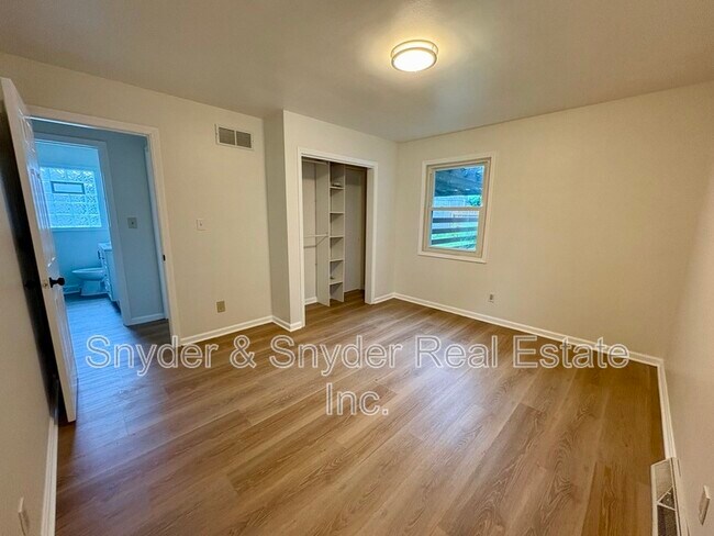 Building Photo - 1173 Dayton St