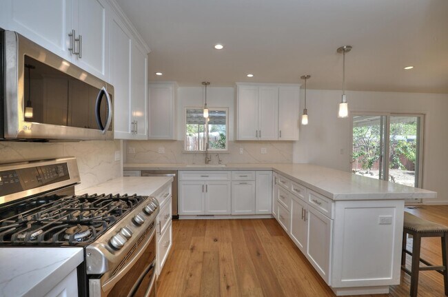 Building Photo - 3994 Maricopa Dr