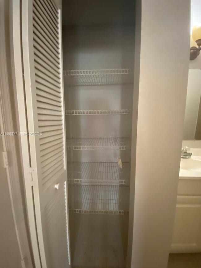 Building Photo - 7867 Tam Oshanter Blvd