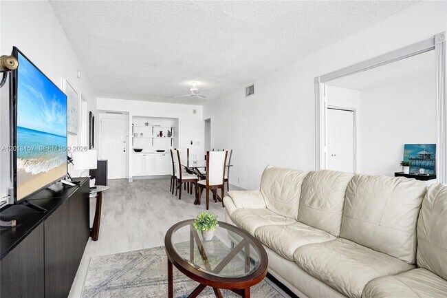 Building Photo - 3725 S Ocean Dr