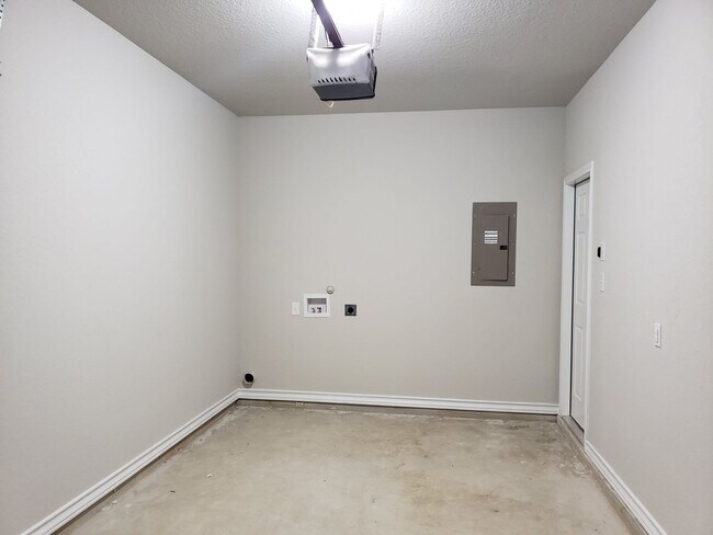 Building Photo - Townhome for rent