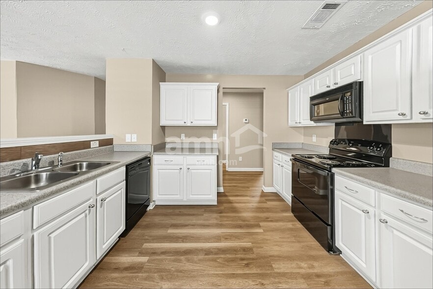 Building Photo - 424 Elderberry Way