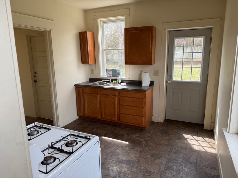 Building Photo - 100 Brook St