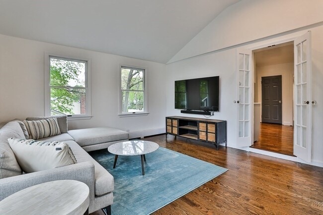 Building Photo - 107 Greenwood St