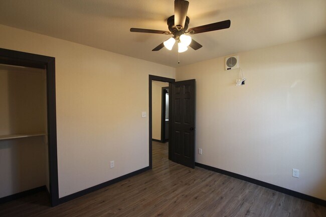 Building Photo - Spur 164 Units