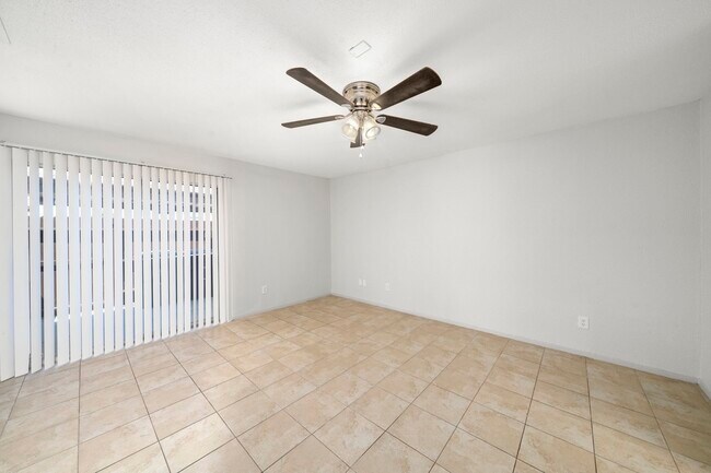 Building Photo - 7847 Green Lawn Dr