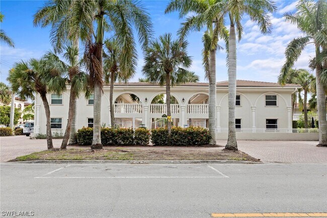 Building Photo - 980 7th Ave S