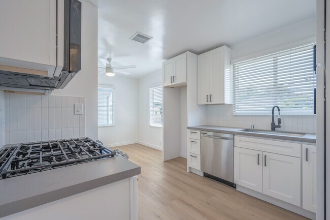 Building Photo - 3201 S Barrington Ave