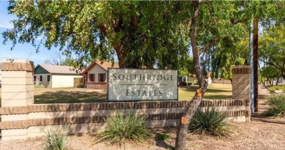 Community Entrance - 726 S Nebraska St