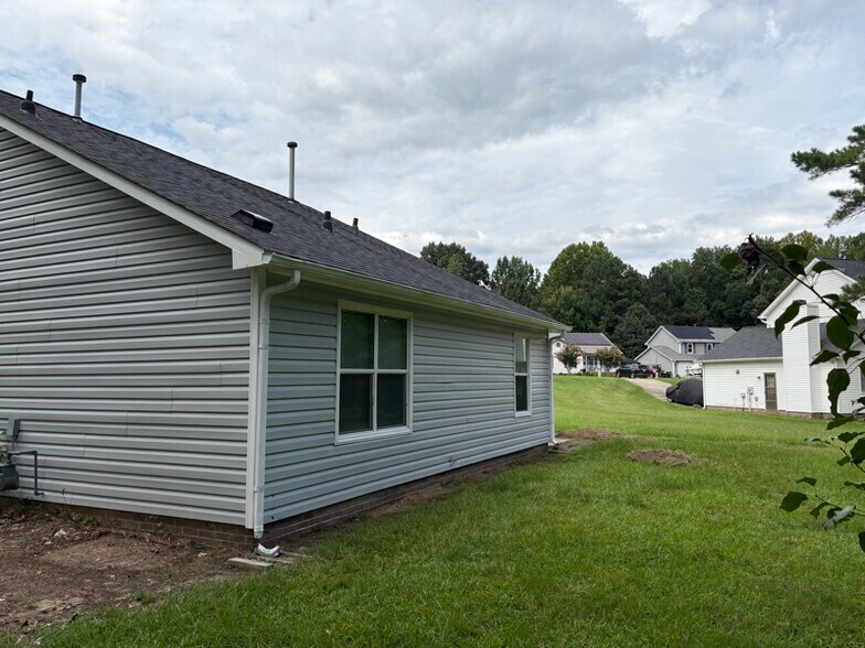 Building Photo - 4406 Tyne Dr