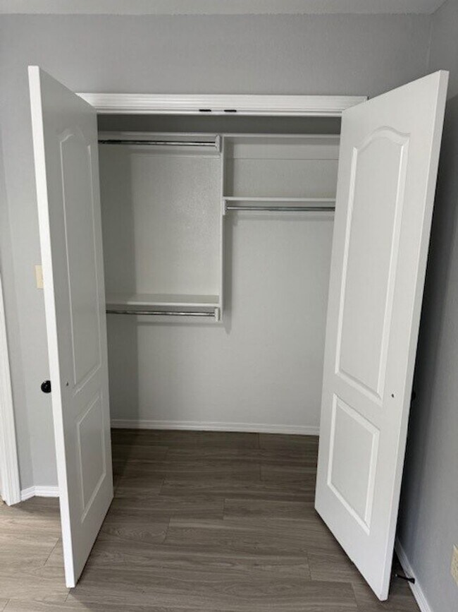 Building Photo - Charming 2 bedroom 2 bathroom Duplex in Charleston