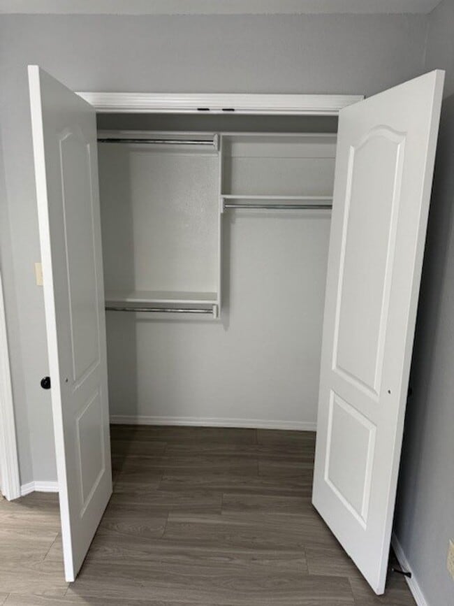 Building Photo - MOVE IN SPECIAL CALL NOW