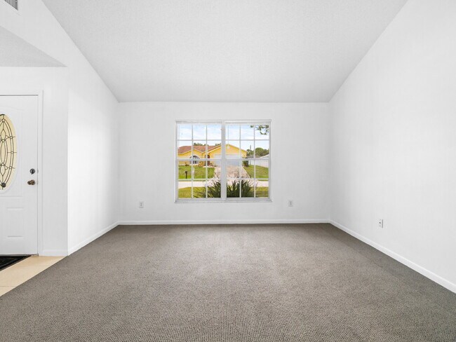 Building Photo - Well-maintained 3-bedroom, 2-bath, large back yard!