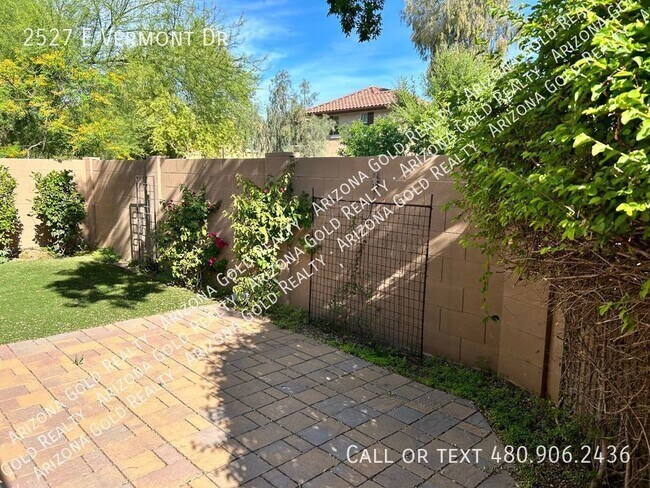 Building Photo - Cove at Vincenz