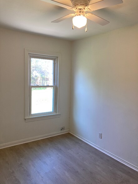 Building Photo - 10221 Silvercrest St