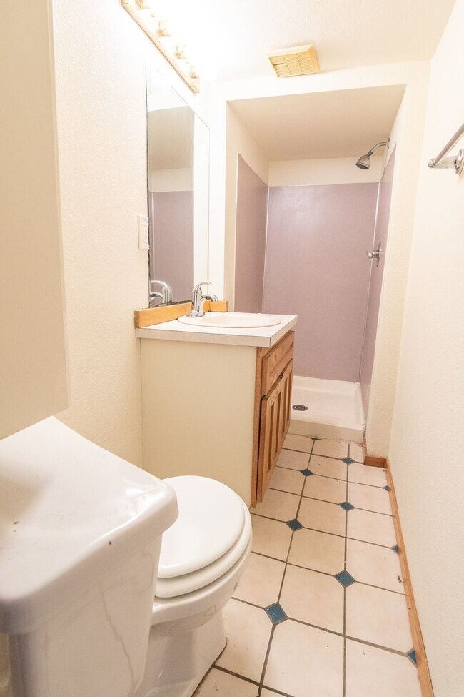 Building Photo - 3424 NE 79th Ave